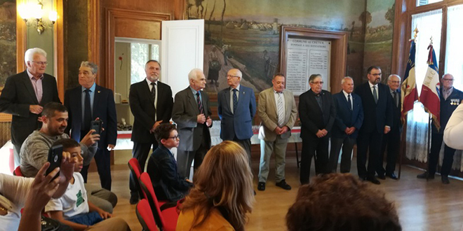 cérémonie solennelle de remise de diplôme au profit des jeunes et adolescents du Conseil Municipal de la Ville de Créteil.