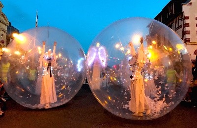 « Sphères lumineuses » - Spectacle d’art de la rue par la Compagnie Remue-Ménage