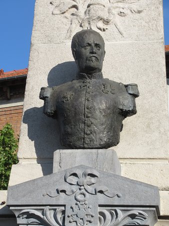 Buste du Général Ladreit de Lacharrière