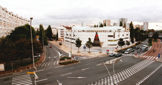 Photo de l'angle de la rue Maurice-Déménitroux et de la route de Choisy en 2013