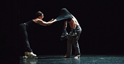 Deux danseurs de la compagnie Käfig