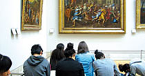 séance de dessin au Louvre